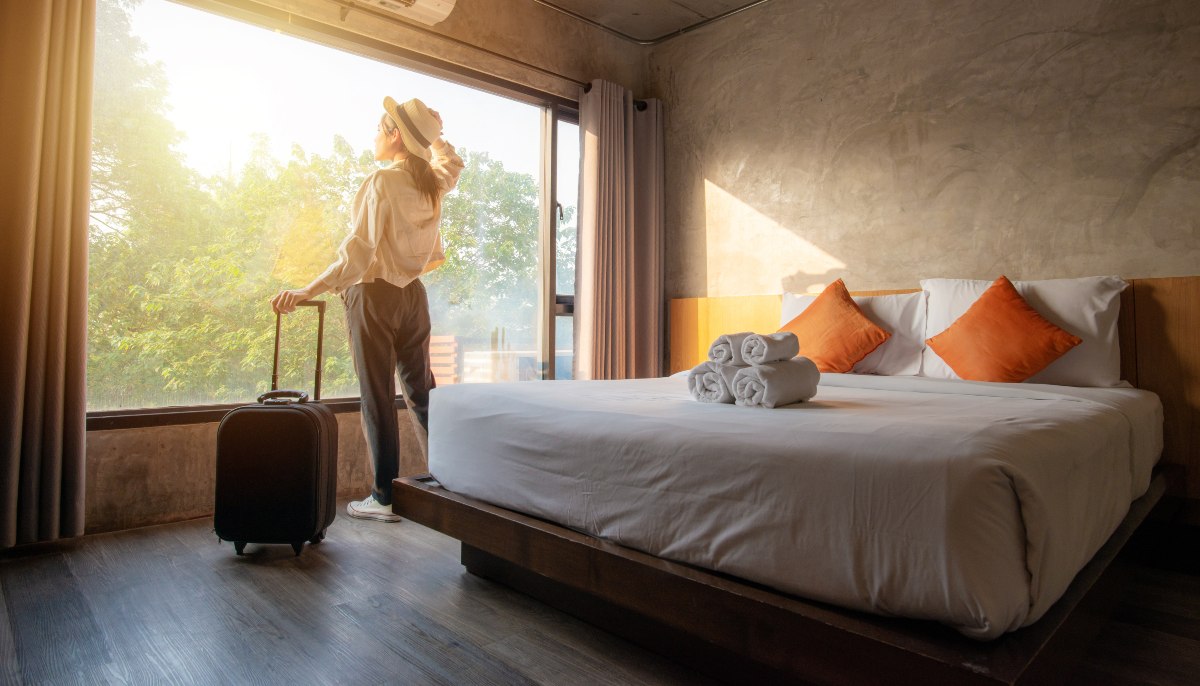 Traditional Hotel or Airbnb? Traveling on a Budget
